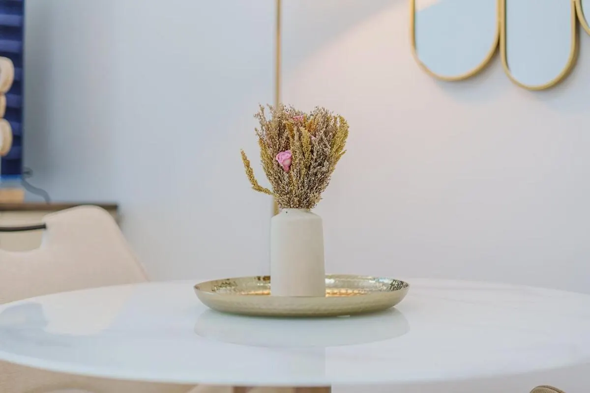 Lovely Studio Apartment In Me Do Re Jlt Dubaï